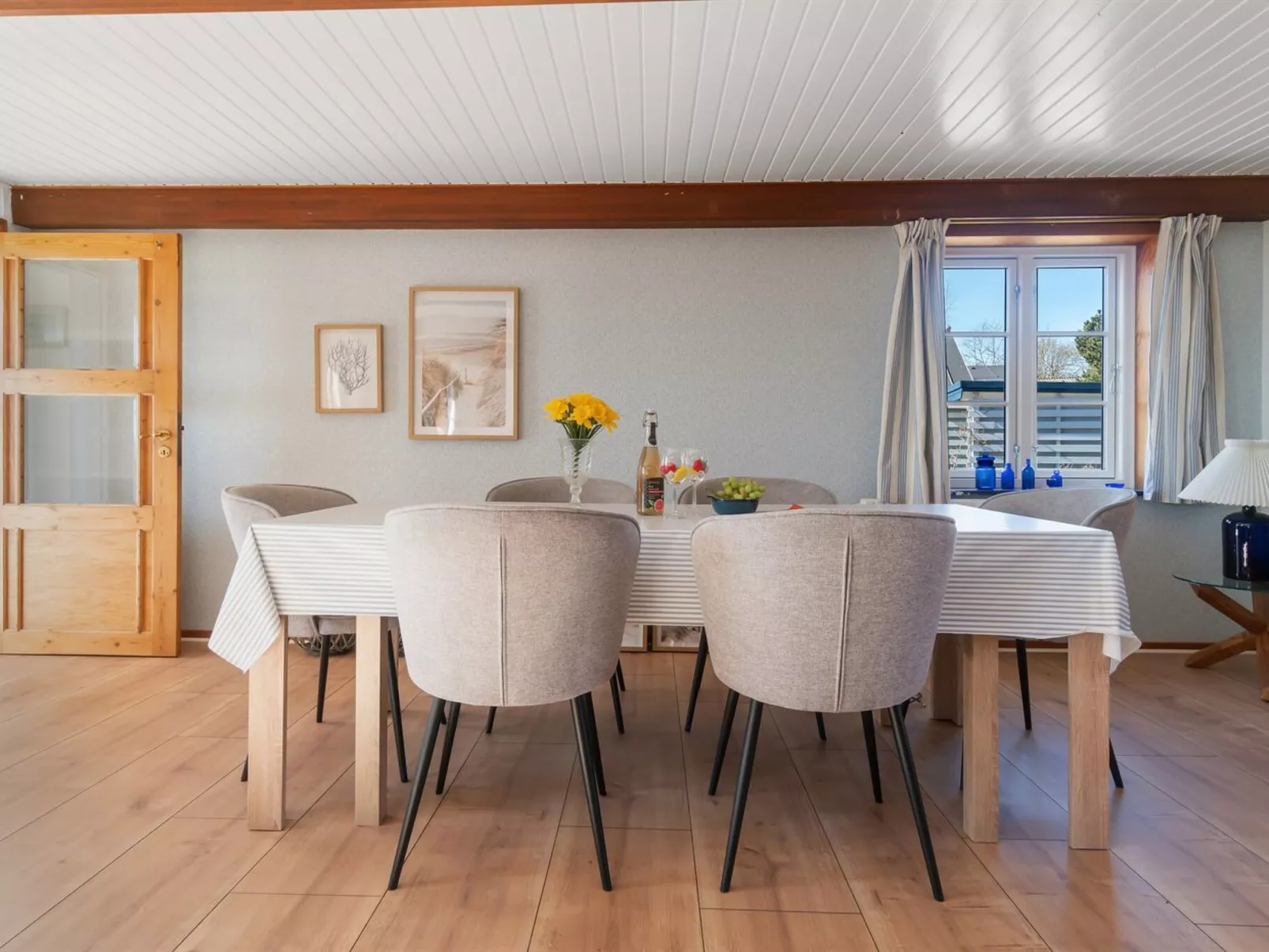"Hakon" - 40m from the sea-Drinnen