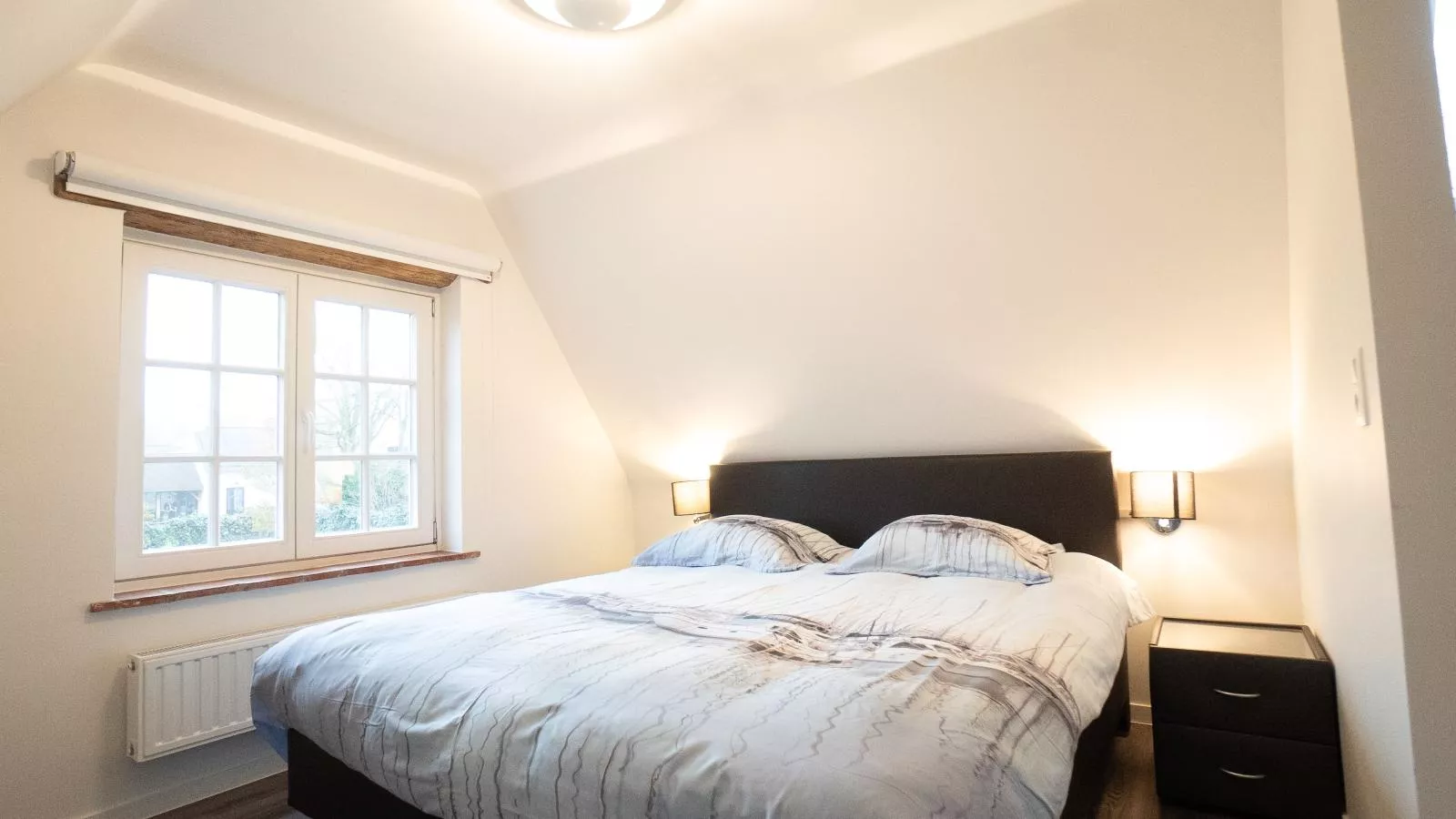 Amber-Bedroom