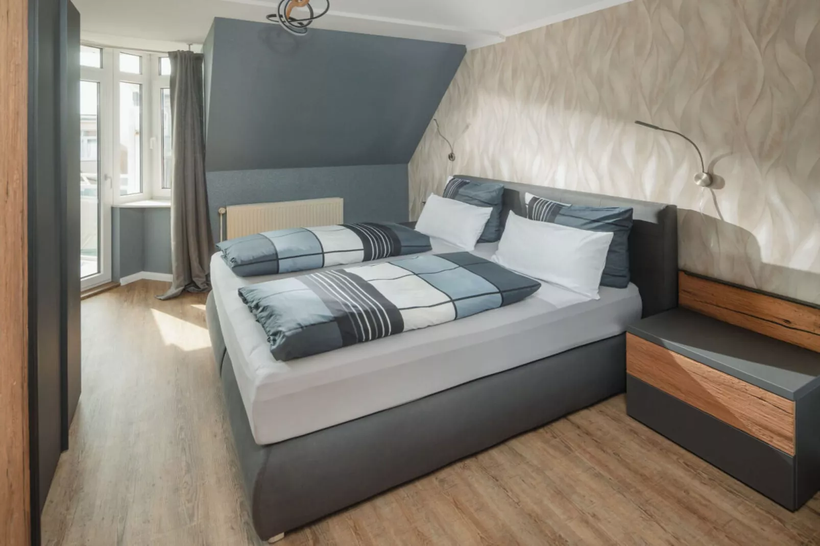 518749-Bedroom