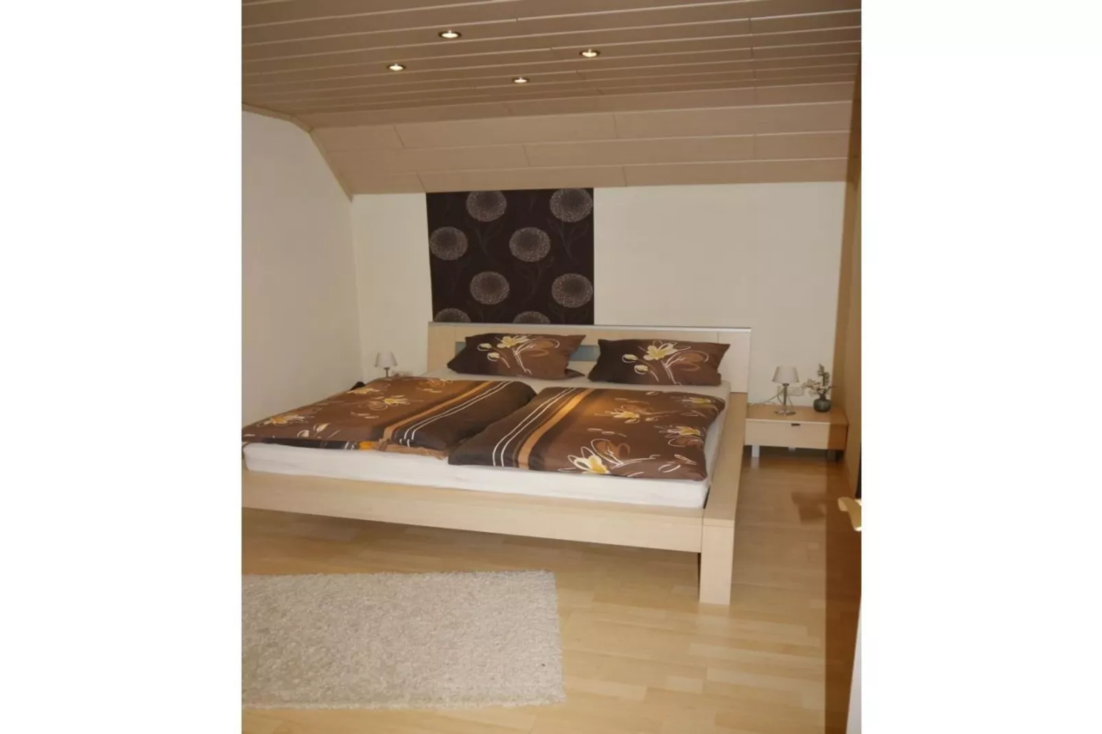 34662-Bedroom