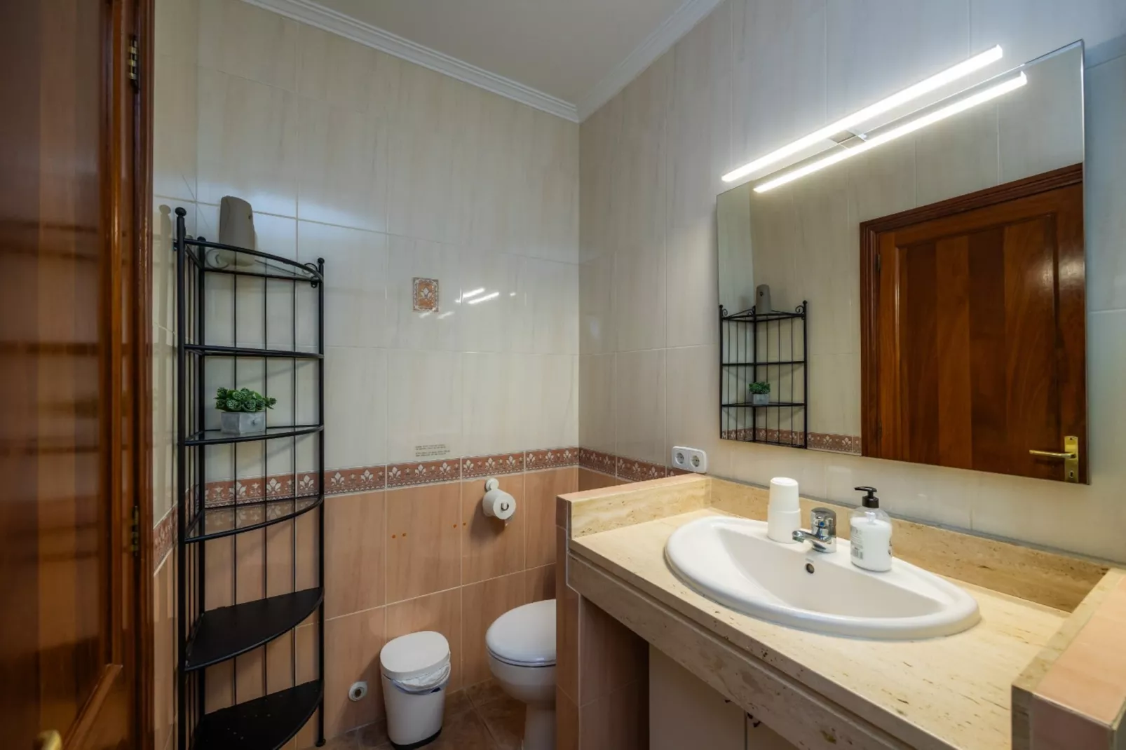 Casa Jordi-Bathroom