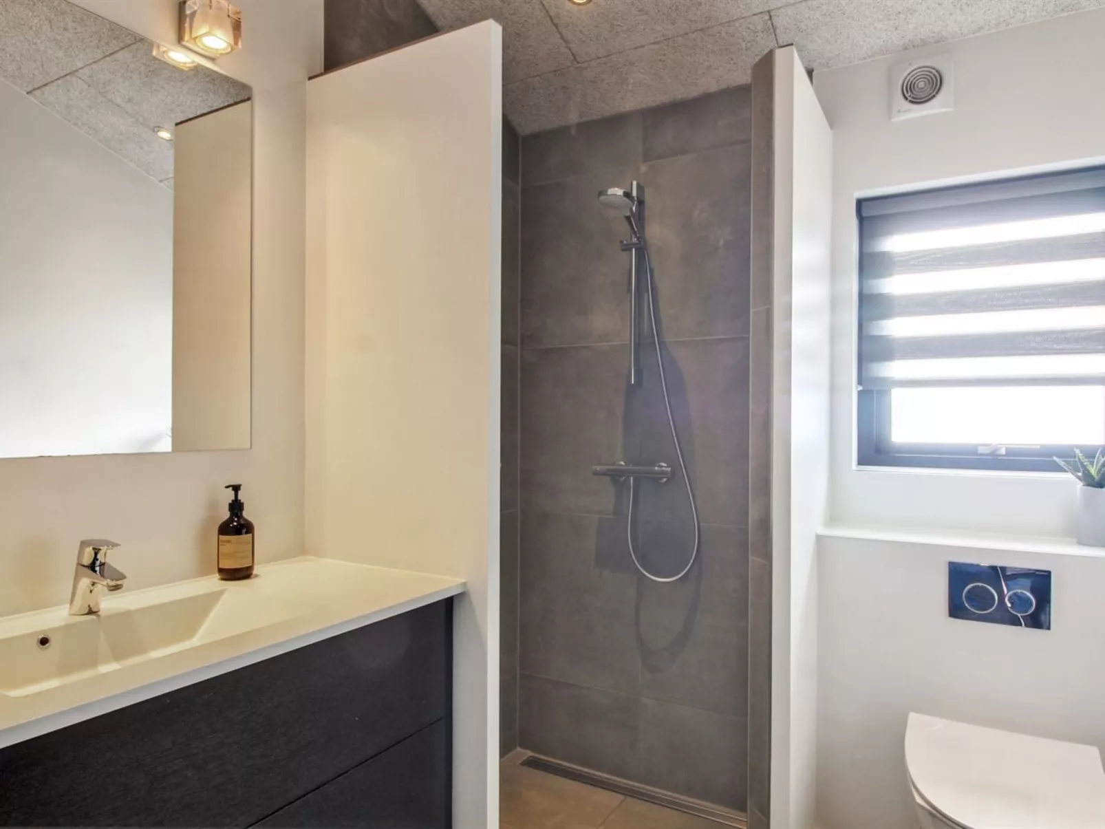 "Eriksine" - 750m from the sea-Inside