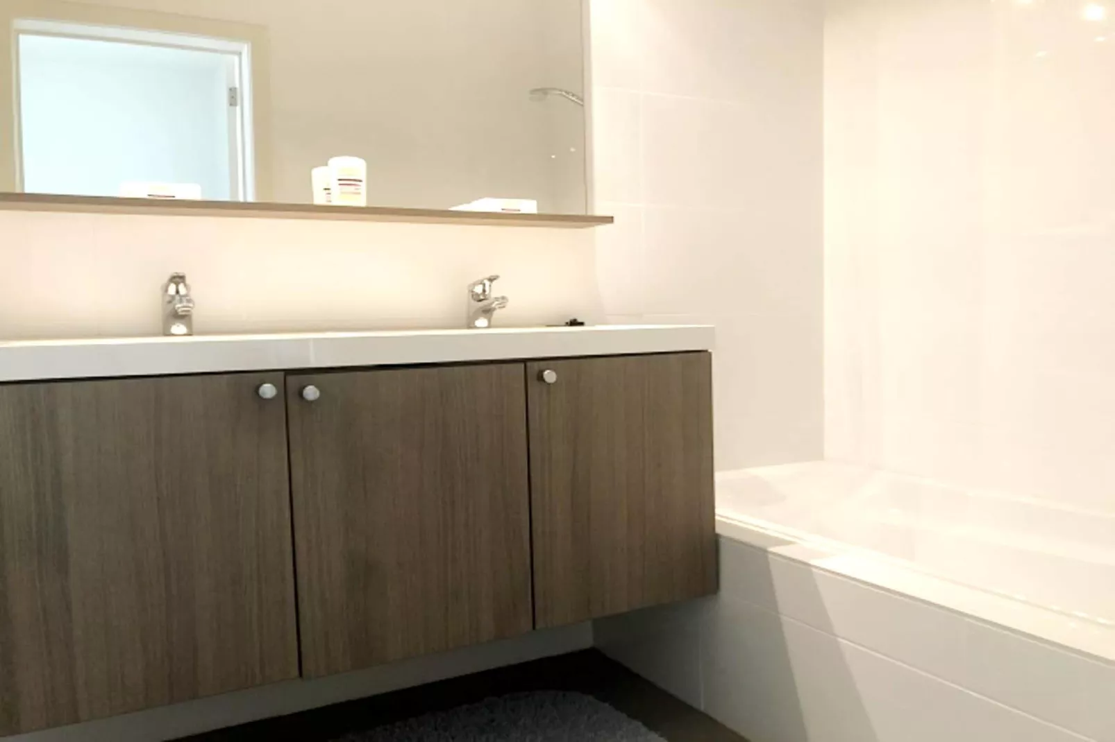 ILIYA 0401-Badezimmer