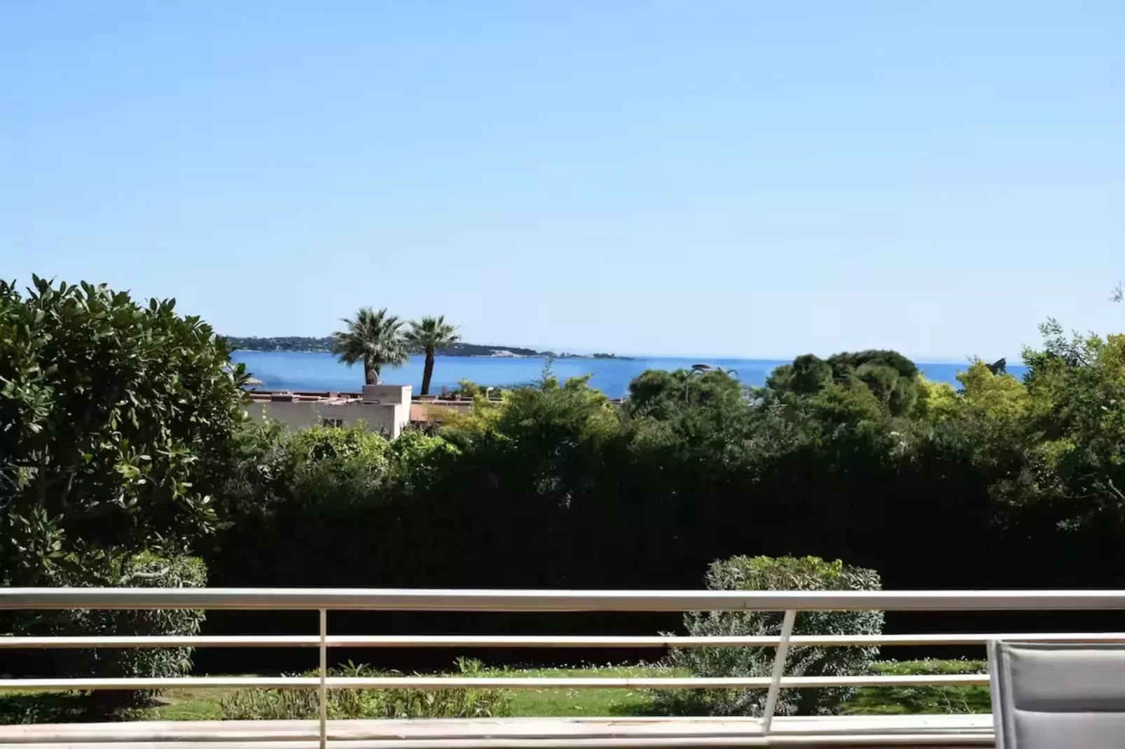 Vue Mer à Golfe-Juan Proche Cannes Plage et Garage-View summer