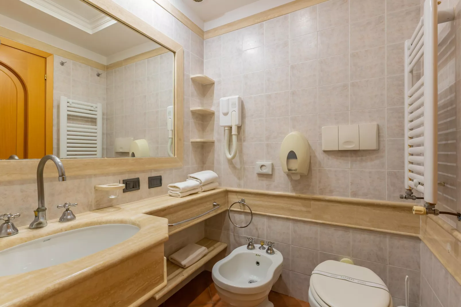 Bilocale vista giardino 105-Bathroom