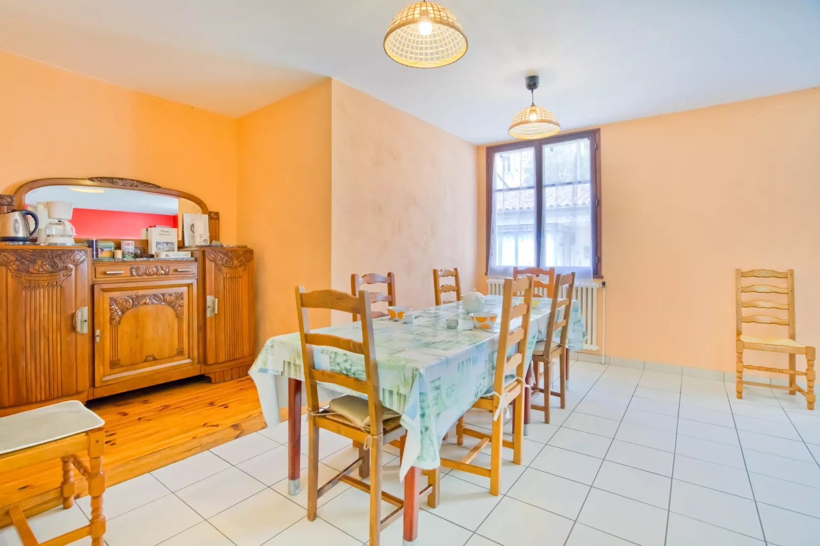 Les Cousinades-Dining room