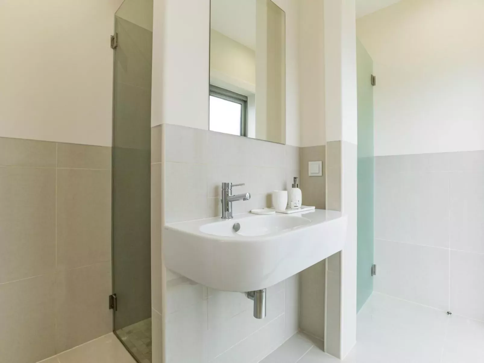Pine Hills Reva Santuary Modern Elegance-Inside