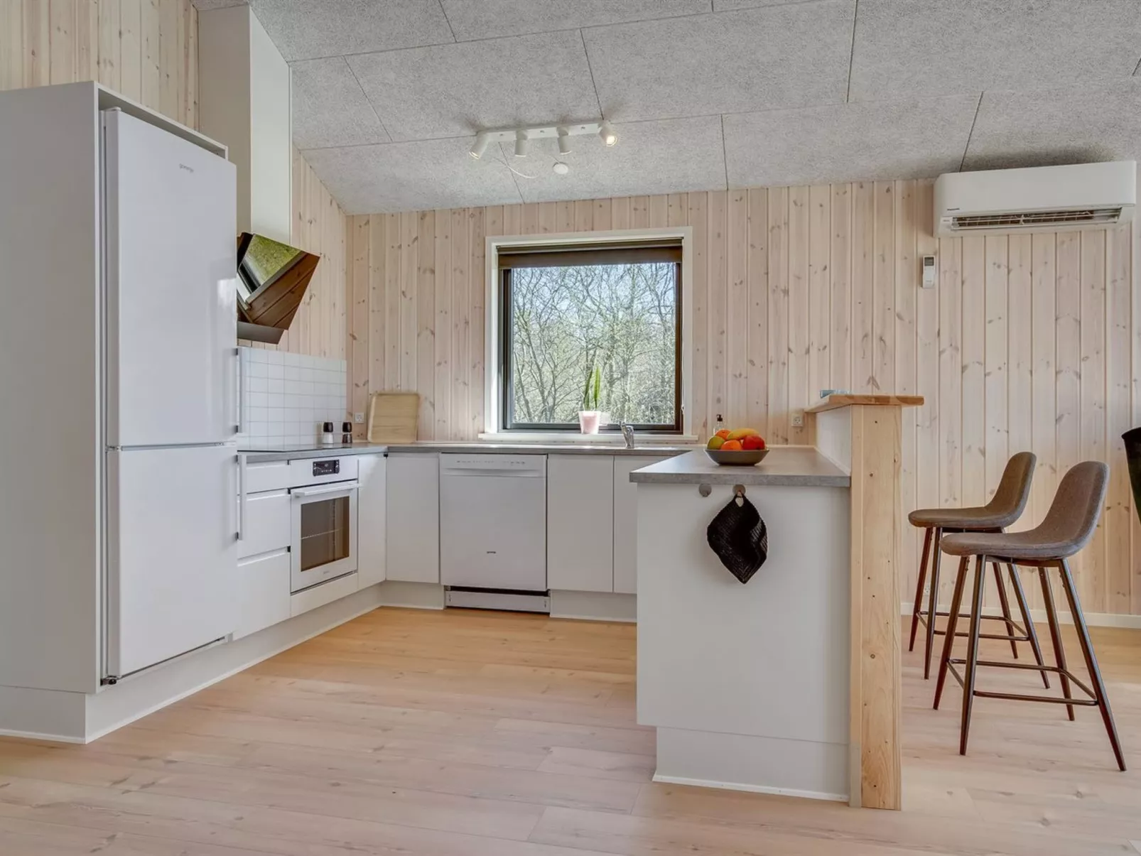 "Bentine" - 1.6km from the sea-Inside