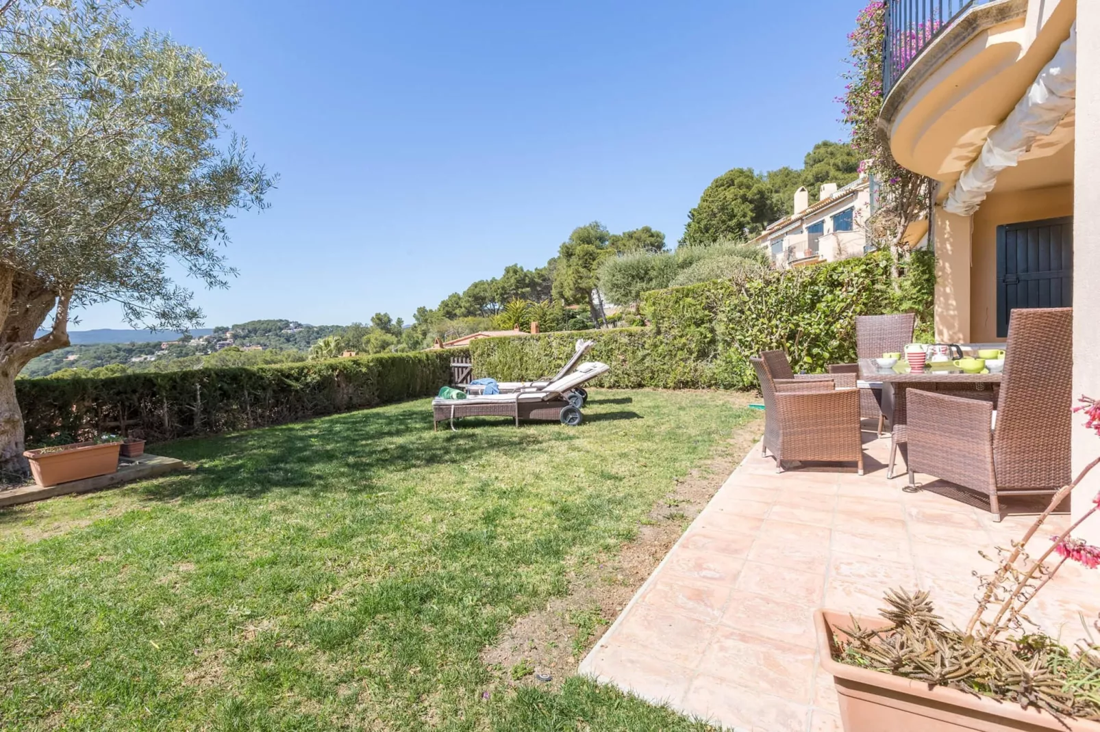 Ses Brises 31-Gardens summer