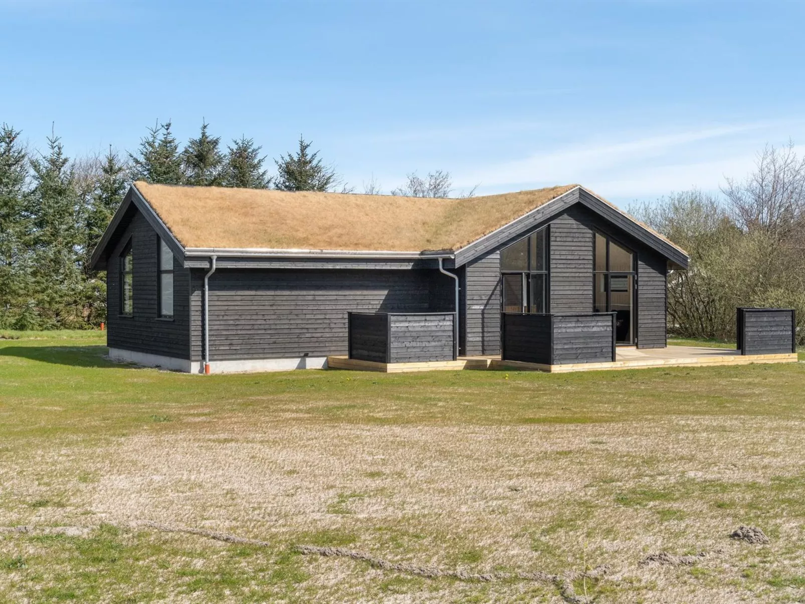 "Bentine" - 1.6km from the sea-Outside