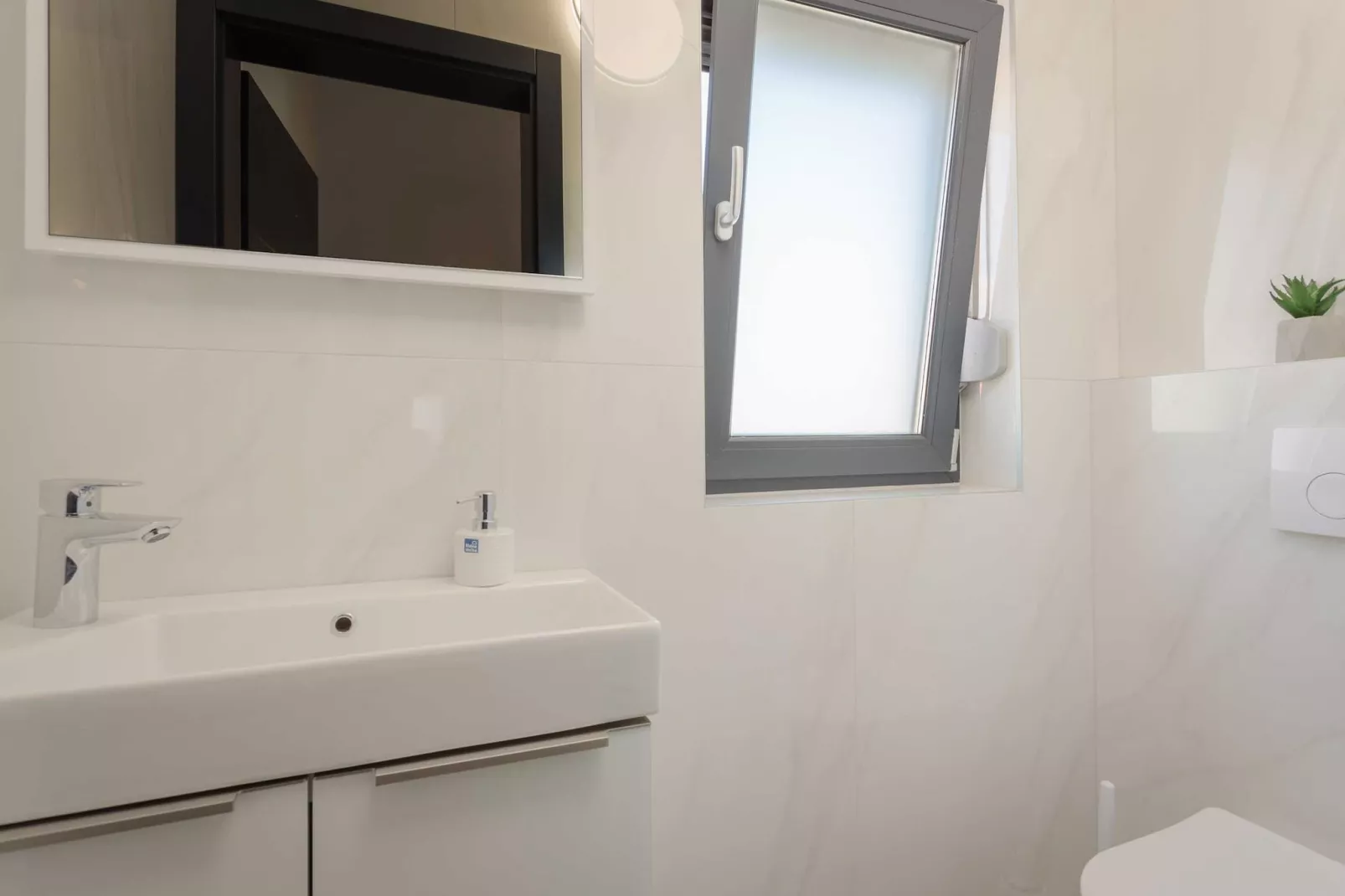 Villa Bavaria with Pool, Jacuzzi, Table Tennis-Badezimmer