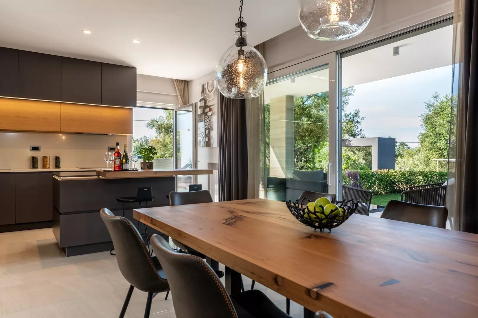Luxurious Villa Laurea-Dining room