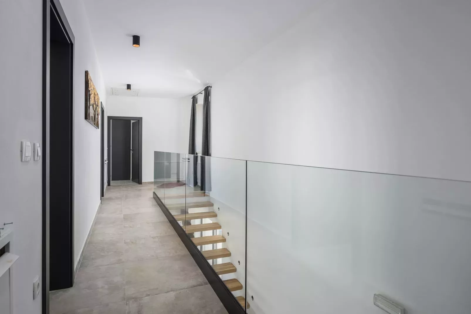 Villa de la Vie with Heated Swimming Pool-Landing
