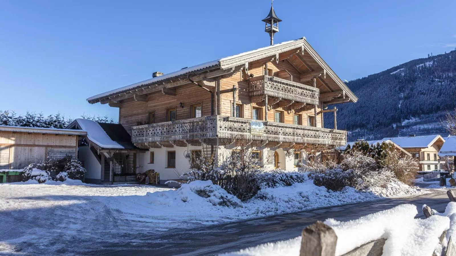 Katharina I-Exterior winter