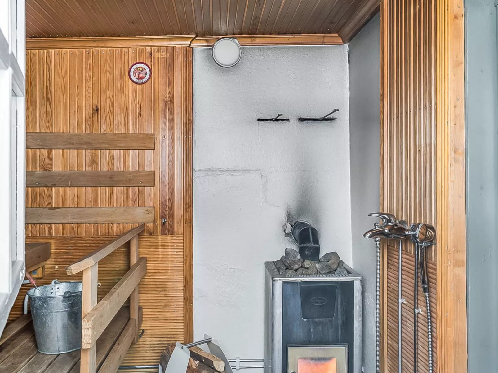 Peukaloinen-Inside