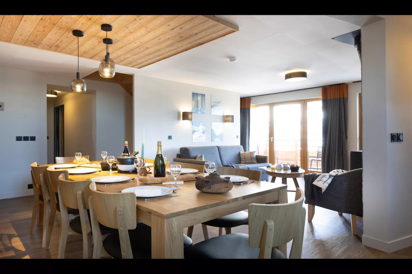 RISOUL_10PM-Dining room