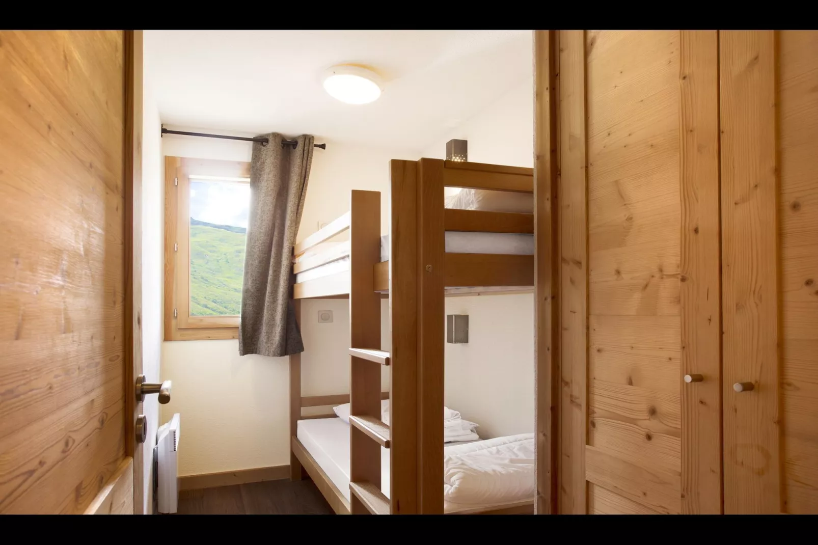 LES MENUIRES_S12V-Bedroom