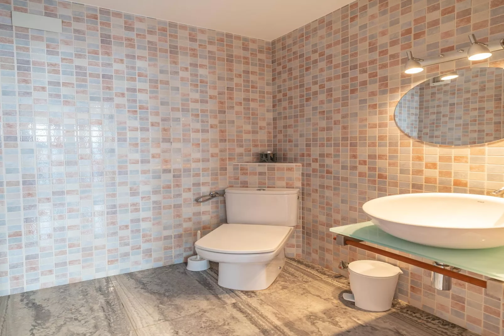Eugenia-Bathroom