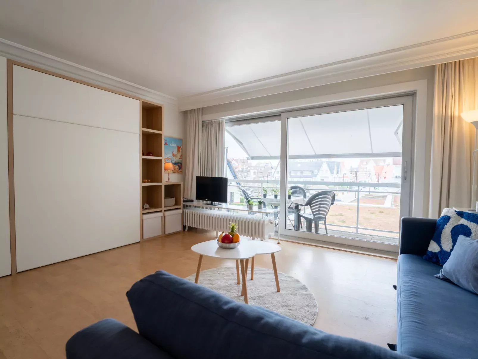 Cosy @ the beach studio with pool-Inside