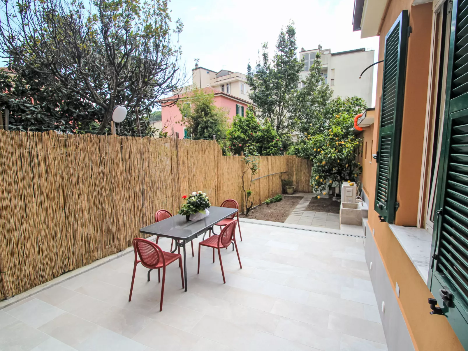Via Nazionale-Outside