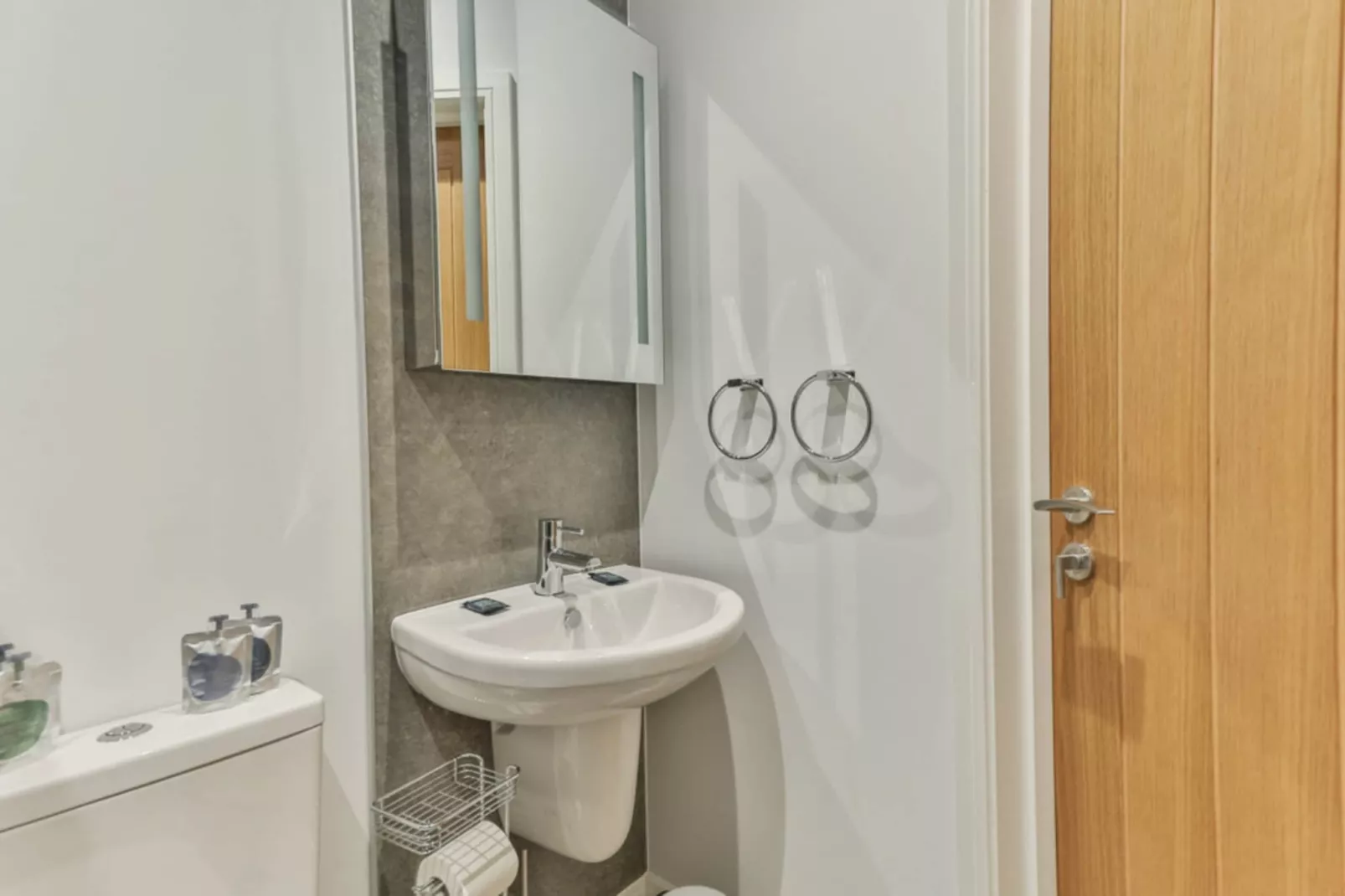 Belle House, Apt 4-Bathroom