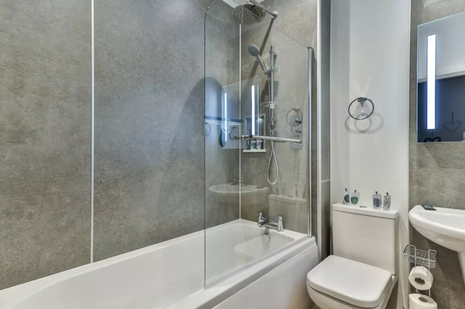 Belle House, Apt 5-Bathroom
