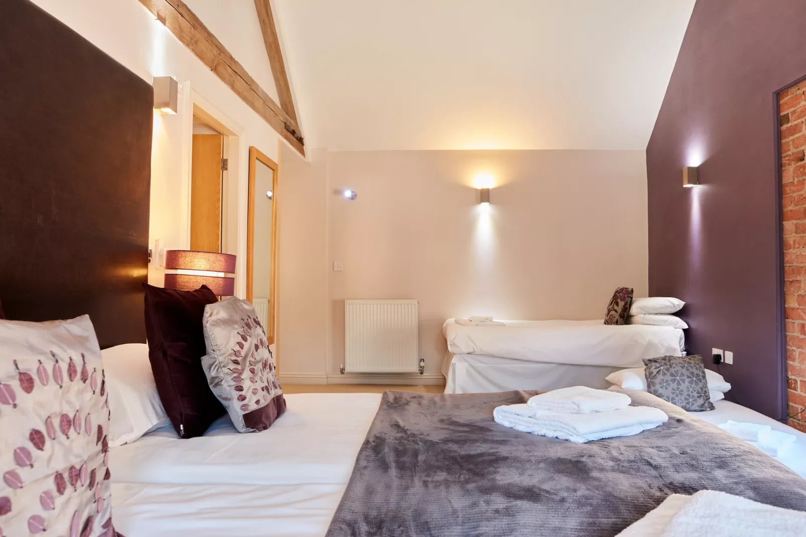 Sunshine Cottage-Bedroom