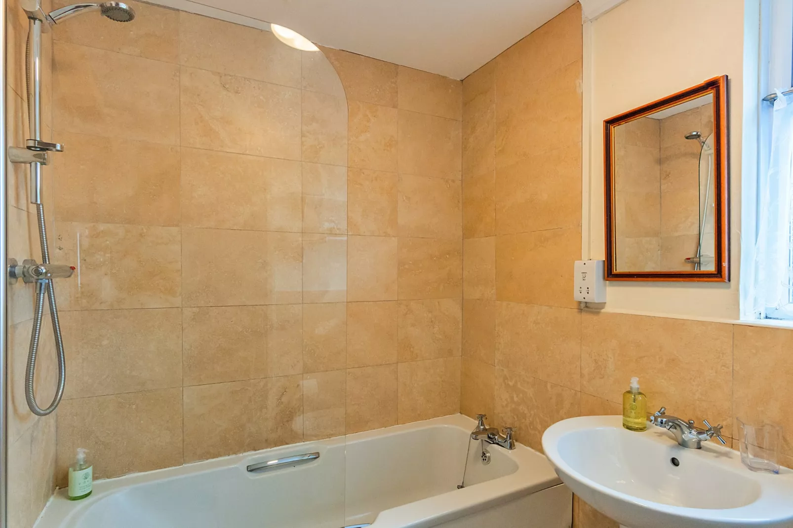Glebe Cottage-Bathroom