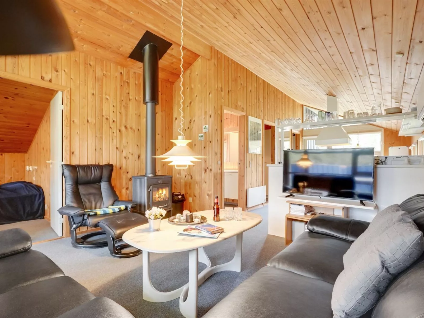 "Alwin" - 2.5km from the sea-Dedans