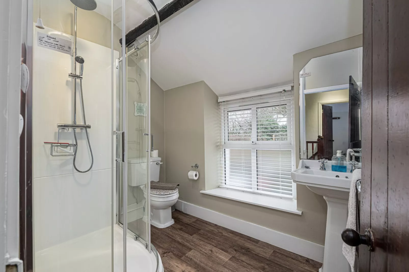 Arwel-Bathroom