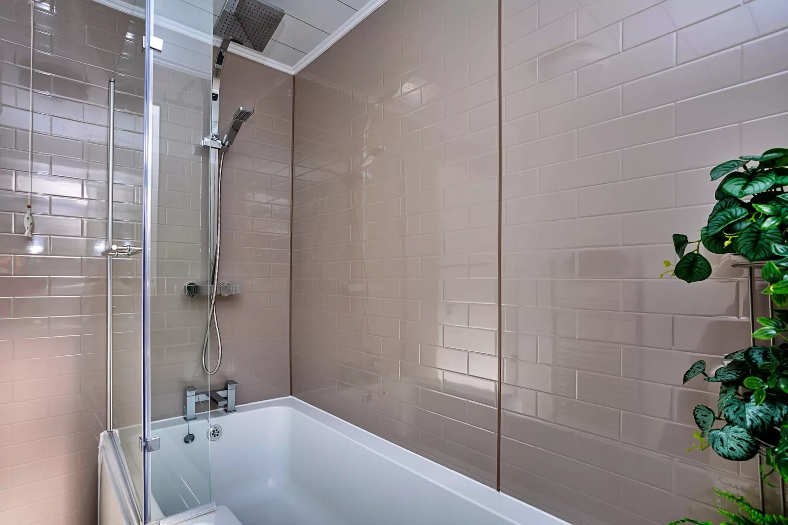 Byron Street-Bathroom