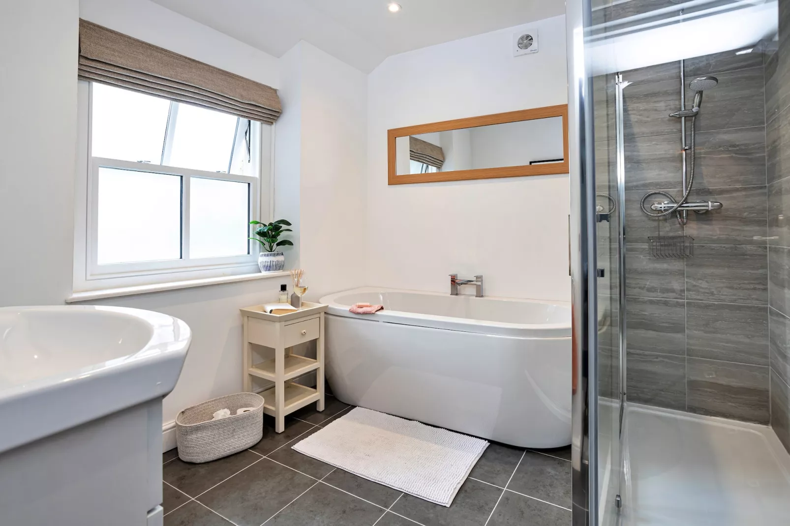 Courtyard Cottage-Bathroom