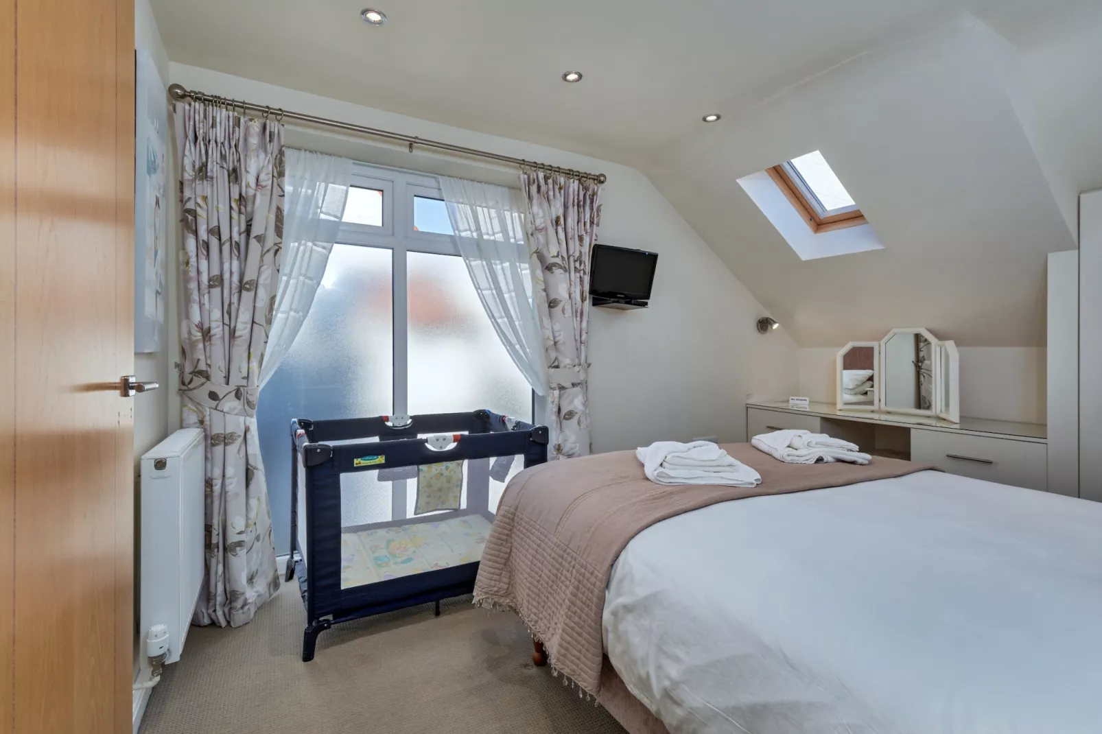 The Boat House-Bedroom