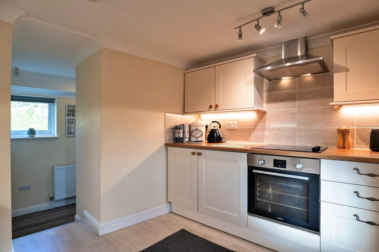Trennal Barn-Kitchen