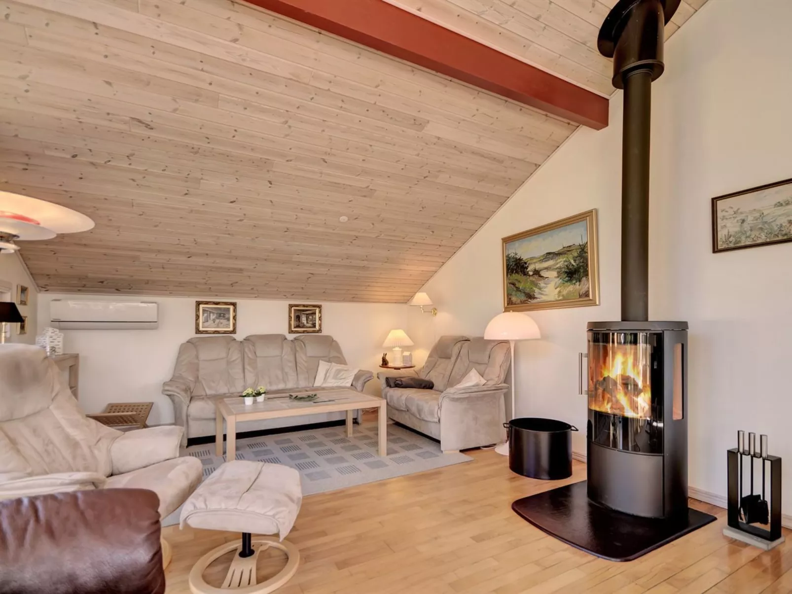 "Vetle" - 2.8km from the sea-Inside
