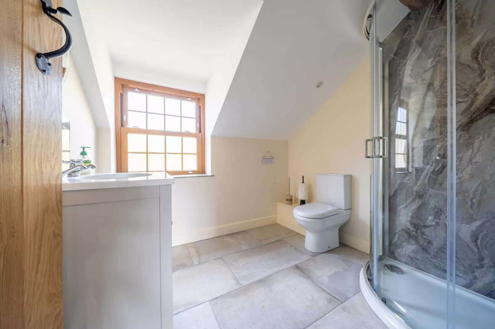 Coygen Cottage-Bathroom