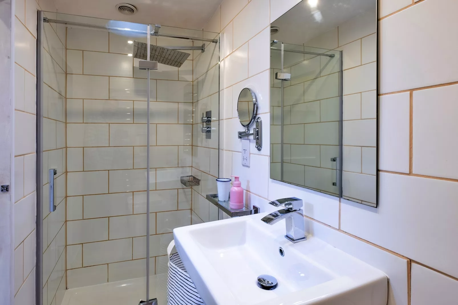 3 Elm Cottage-Bathroom