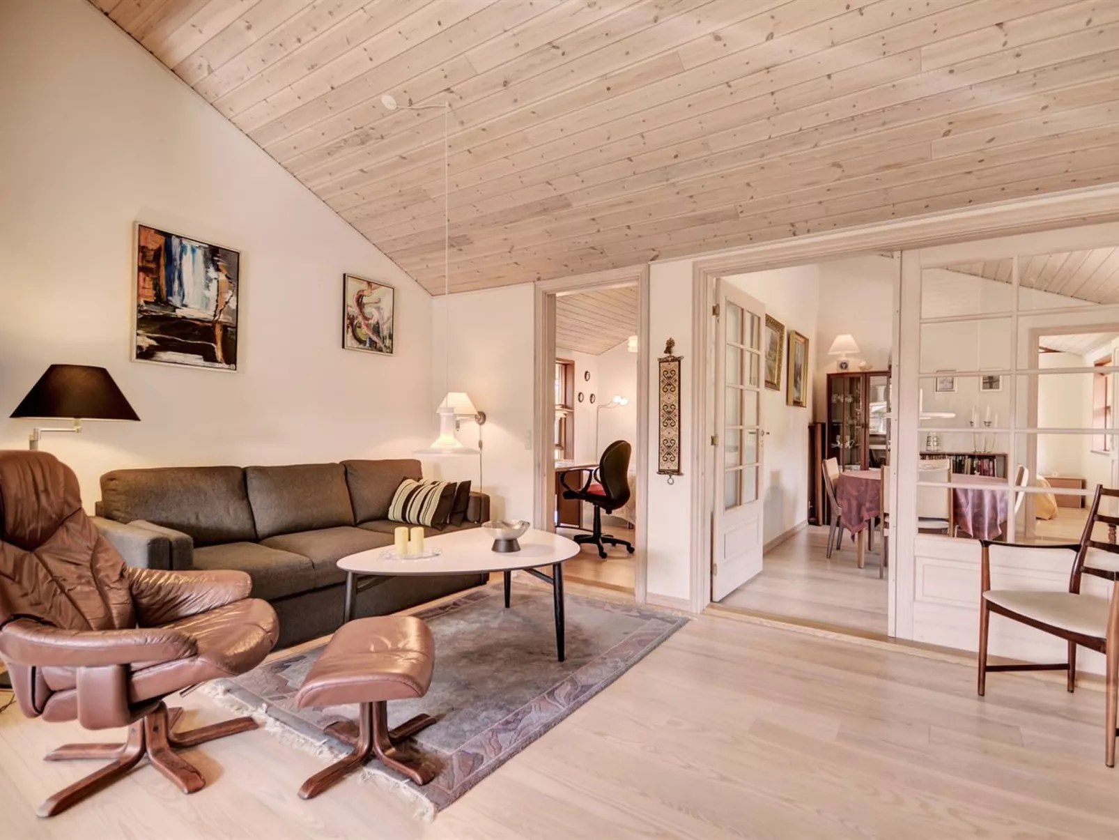 "Vetle" - 2.8km from the sea-Inside