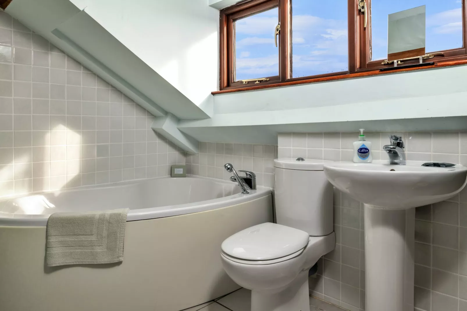 Dolwar Cottage-Bathroom