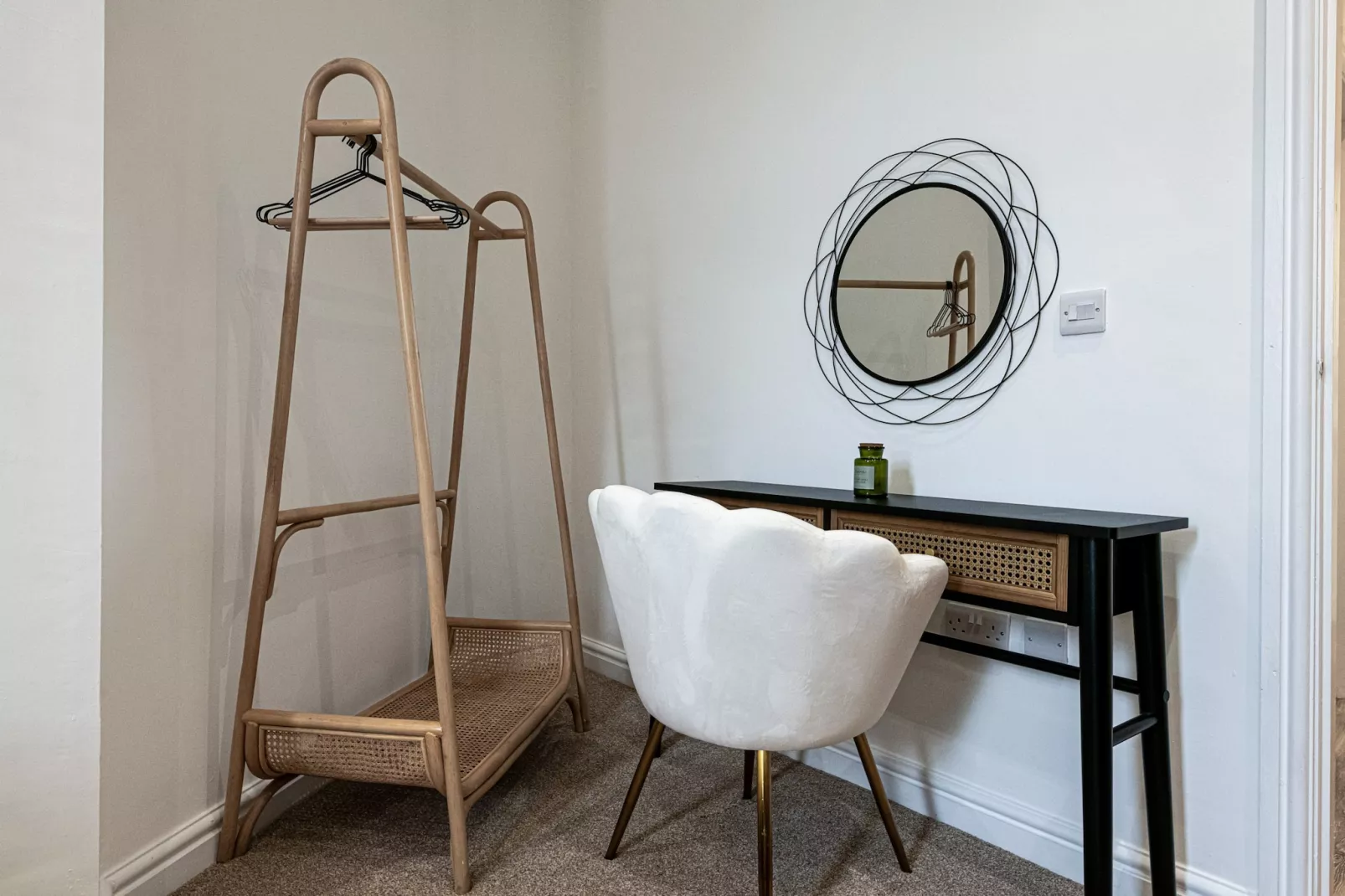 Peace Retreats Apartment - Pwllheli-Bedroom