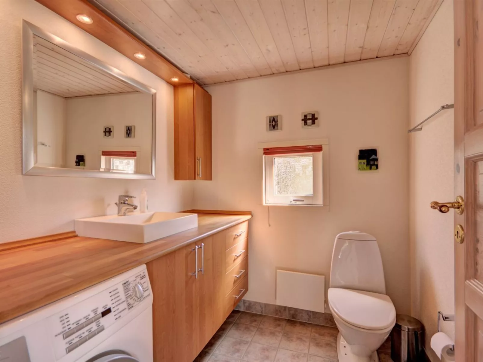 "Vetle" - 2.8km from the sea-Inside