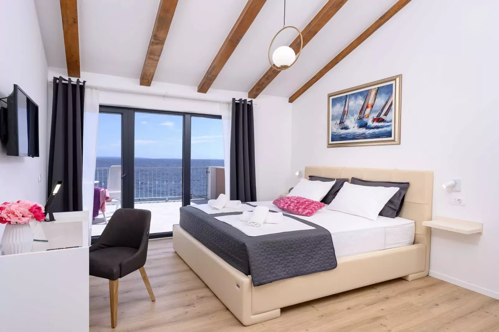 Villa Luce di Mare - Three Bedroom Villa with Pool-Bedroom
