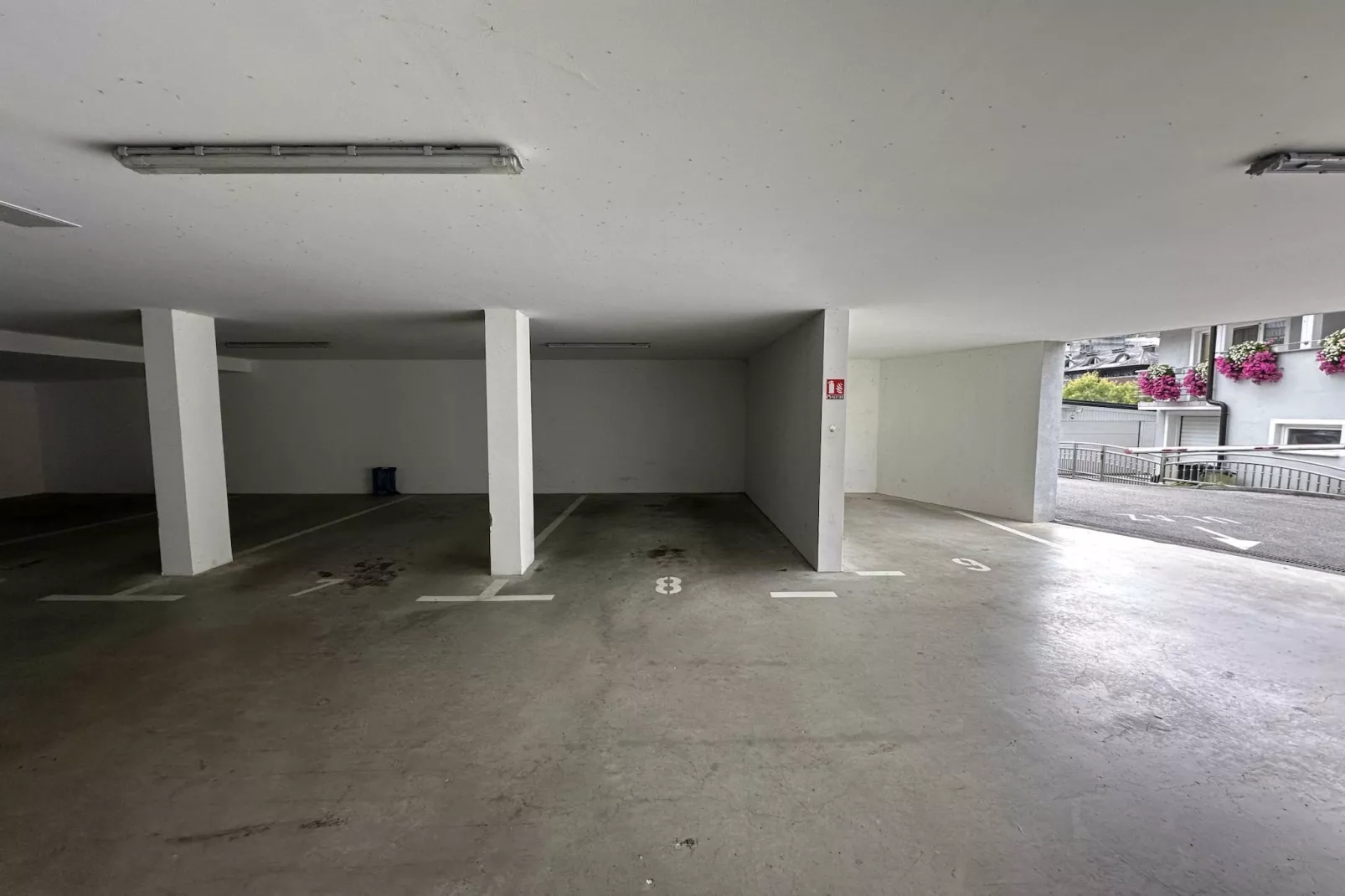 Cozy Retreat in Krapinske Toplice: Comfort and Prime Location with Pivate Parking - One Bedroom Apartment-Parking