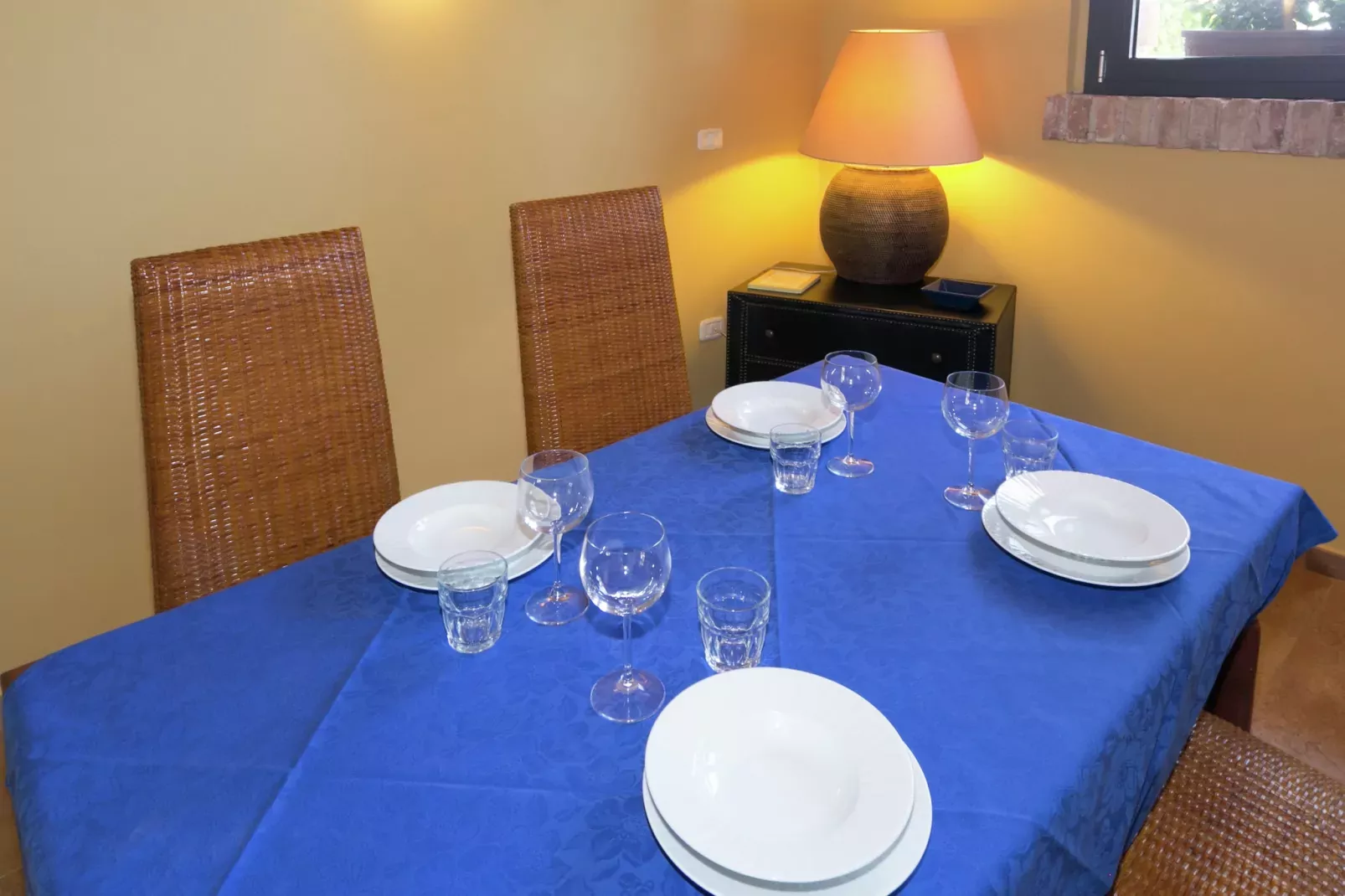 Laurento-Dining room