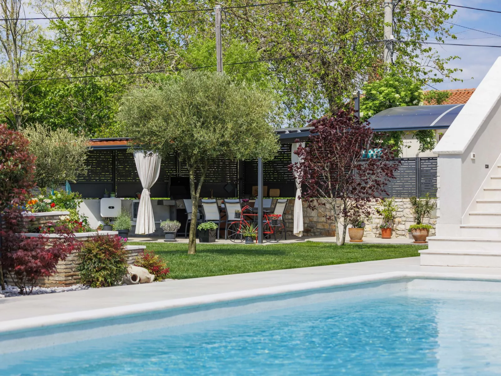 Villa Lora-Draußen
