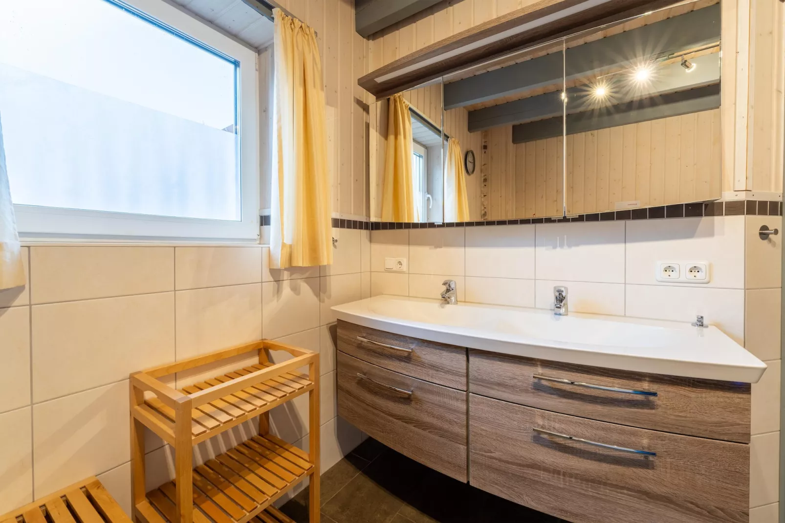 Schwan 290-Bathroom
