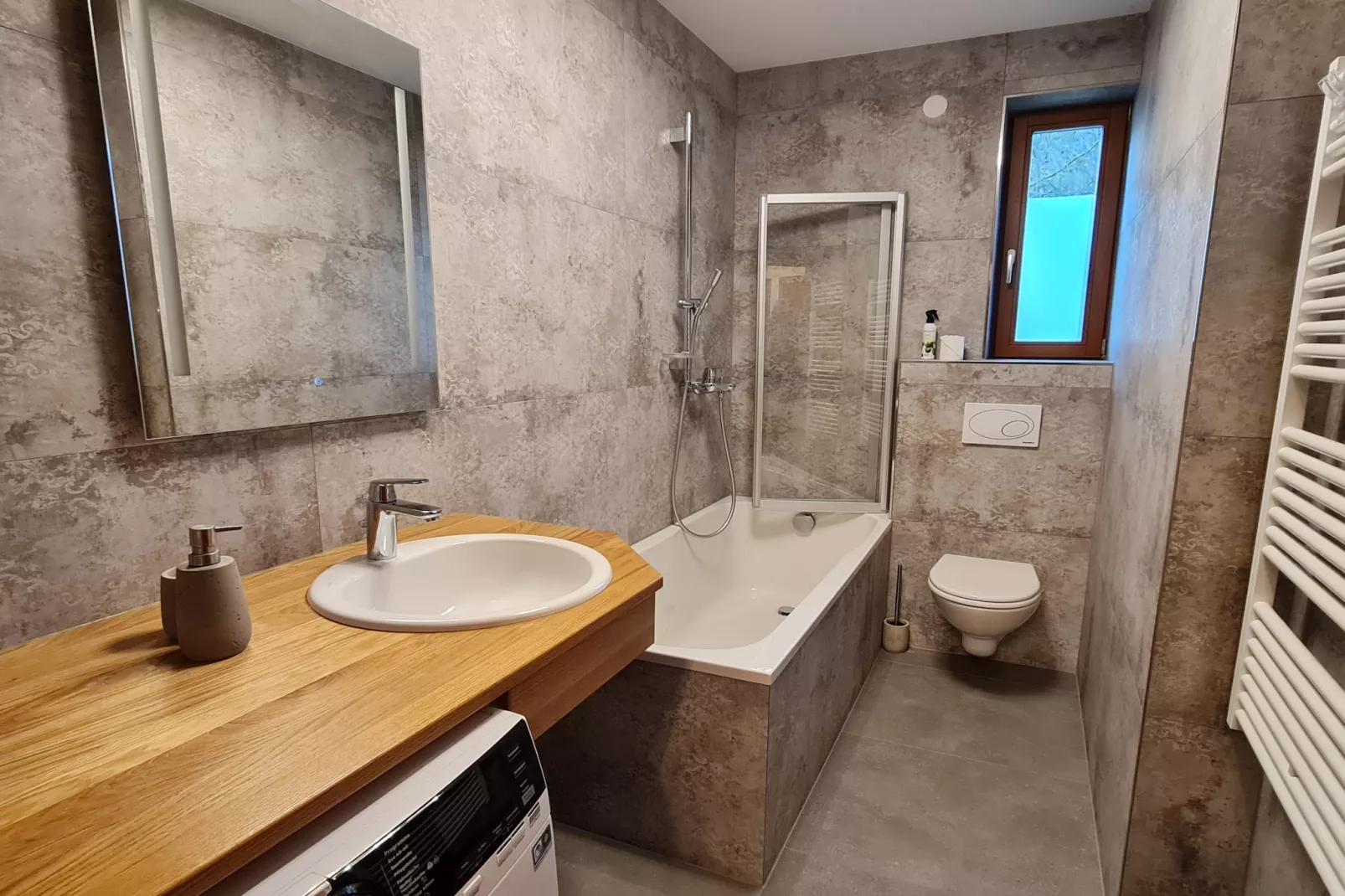AlpenSafari Design-Badezimmer