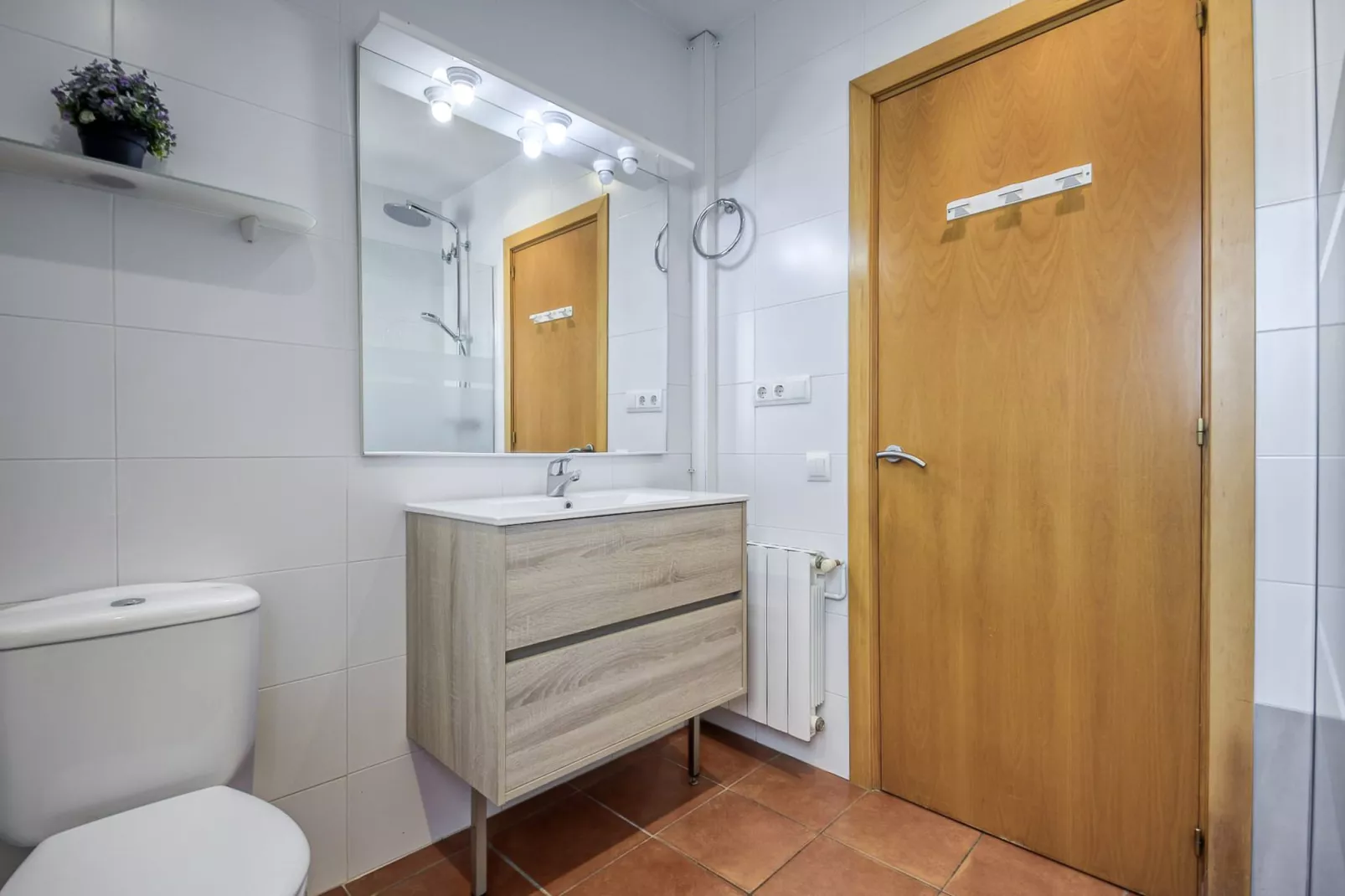 P.C. GREGAL 4 ATICO Roses-Bathroom