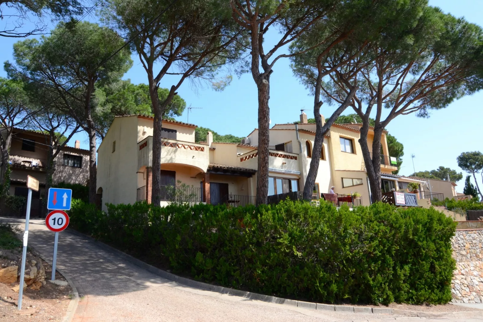 BERNA, 2-Outdoor