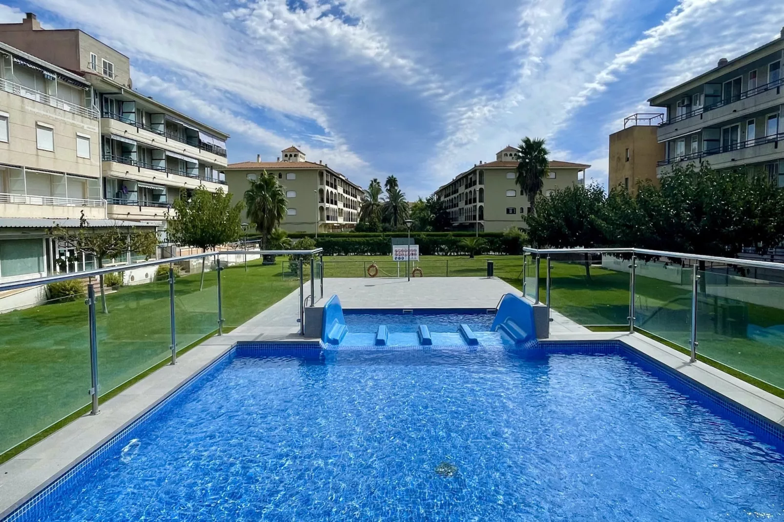BLAU PARK 126-Pool